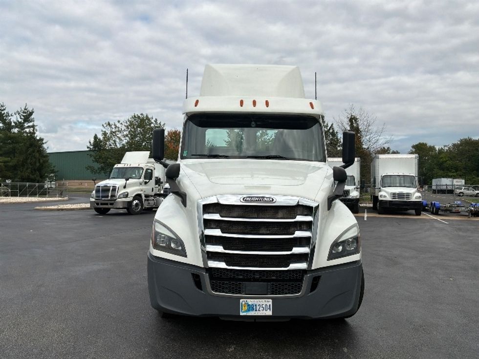 Day Cab Tractor-Heavy Duty Tractors-Freightliner-2020-T12664ST-Burlington-NJ-438,694\n\t\tmiles-$ 48,500 - Image 2