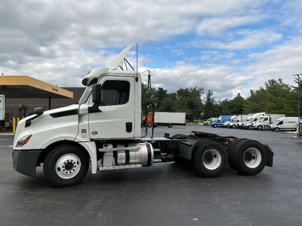 Day Cab Tractor-Heavy Duty Tractors-Freightliner-2020-T12664ST-Burlington-NJ-438,694\n\t\tmiles-$ 48,500 - Image 4