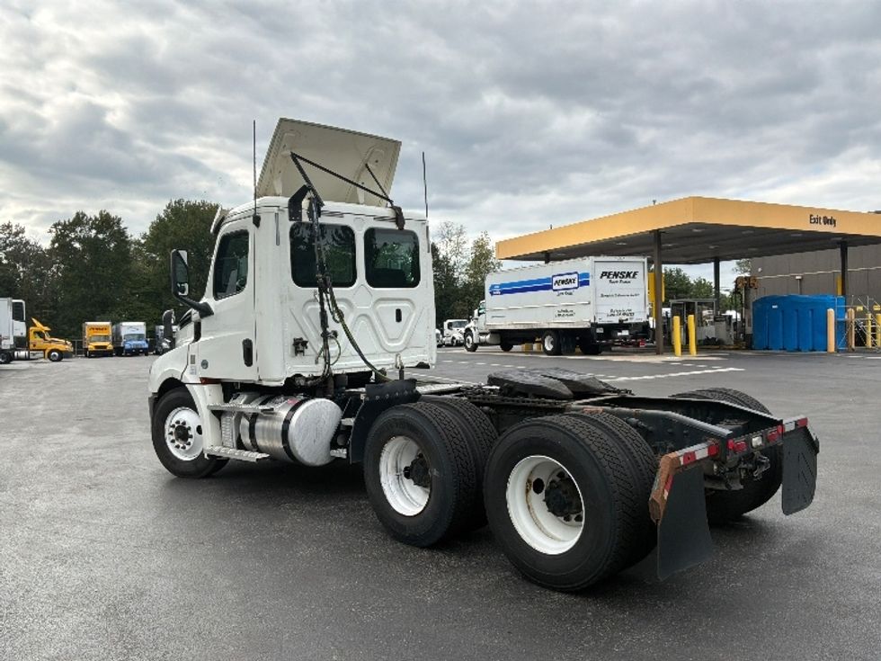 Day Cab Tractor-Heavy Duty Tractors-Freightliner-2020-T12664ST-Burlington-NJ-438,694\n\t\tmiles-$ 48,500 - Image 5