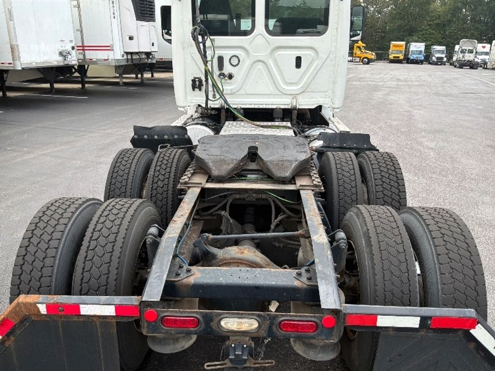 Day Cab Tractor-Heavy Duty Tractors-Freightliner-2020-T12664ST-Burlington-NJ-438,694\n\t\tmiles-$ 48,500 - Image 6
