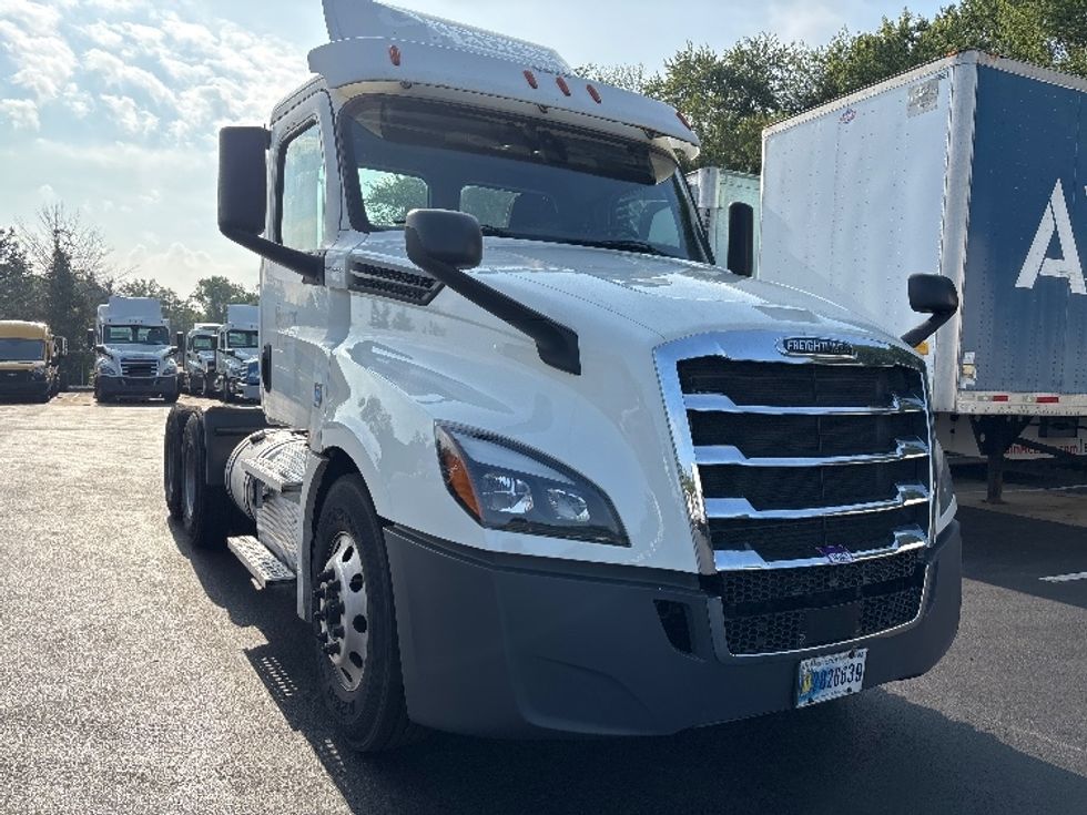 Day Cab Tractor-Heavy Duty Tractors-Freightliner-2020-T12664ST-Burlington-NJ-493,535\n\t\tmiles-$ 40,500 - Image 1