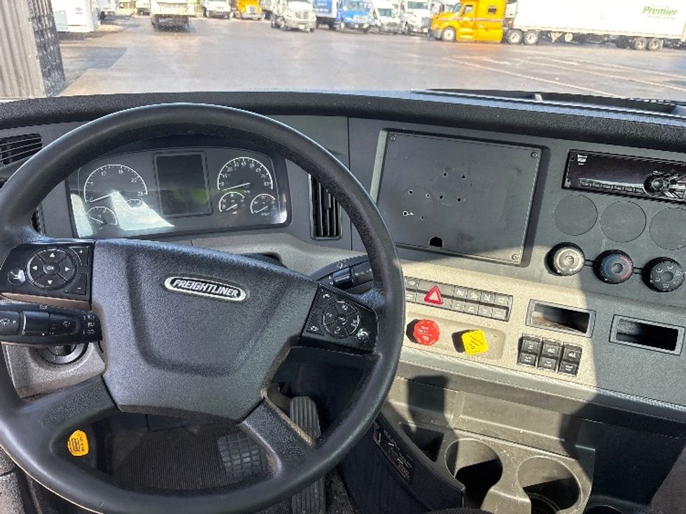 Day Cab Tractor-Heavy Duty Tractors-Freightliner-2020-T12664ST-Burlington-NJ-493,535\n\t\tmiles-$ 40,500 - Image 11