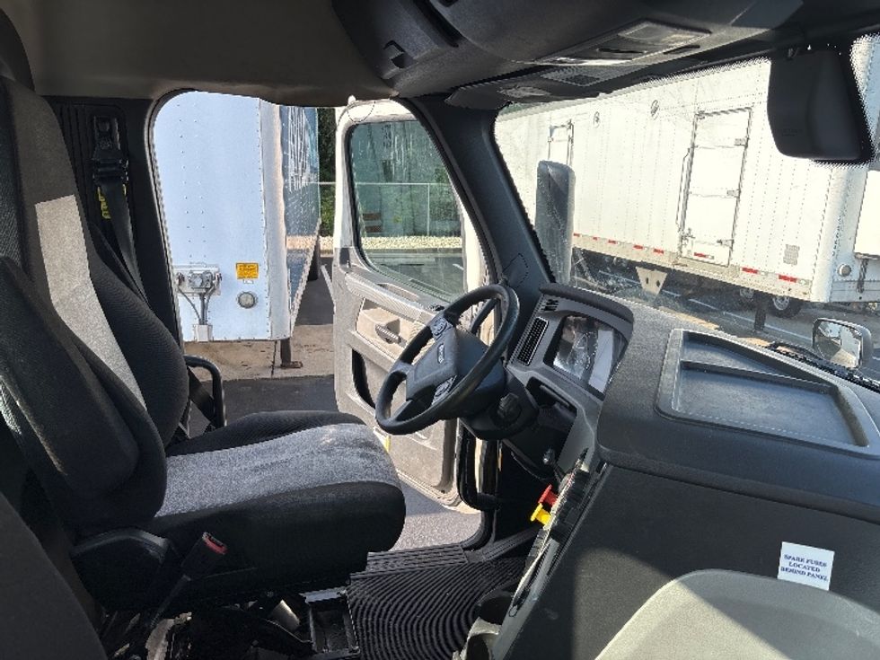 Day Cab Tractor-Heavy Duty Tractors-Freightliner-2020-T12664ST-Burlington-NJ-493,535\n\t\tmiles-$ 40,500 - Image 14