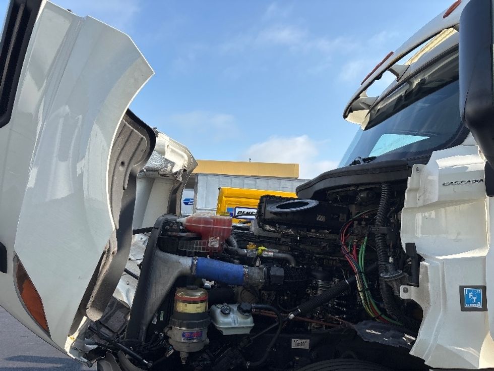 Day Cab Tractor-Heavy Duty Tractors-Freightliner-2020-T12664ST-Burlington-NJ-493,535\n\t\tmiles-$ 40,500 - Image 16