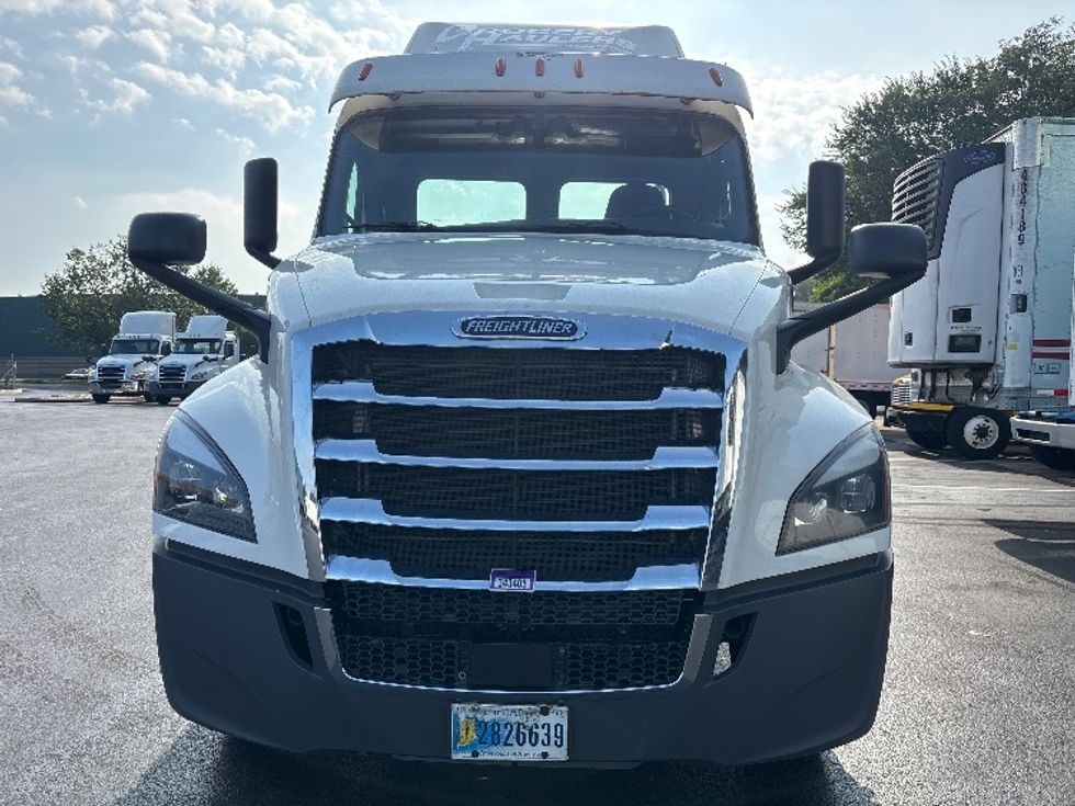 Day Cab Tractor-Heavy Duty Tractors-Freightliner-2020-T12664ST-Burlington-NJ-493,535\n\t\tmiles-$ 40,500 - Image 2