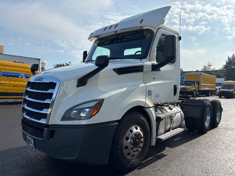 Day Cab Tractor-Heavy Duty Tractors-Freightliner-2020-T12664ST-Burlington-NJ-493,535\n\t\tmiles-$ 40,500 - Image 3