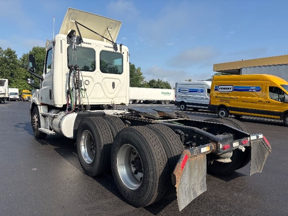 Day Cab Tractor-Heavy Duty Tractors-Freightliner-2020-T12664ST-Burlington-NJ-493,535\n\t\tmiles-$ 40,500 - Image 5