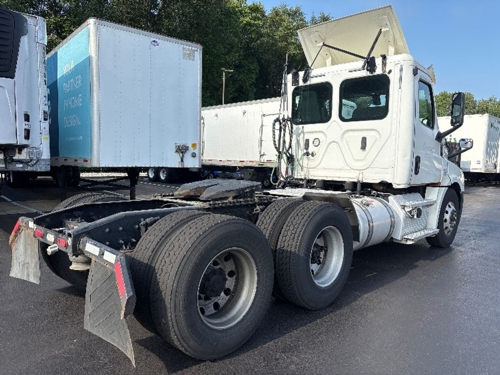 Day Cab Tractor-Heavy Duty Tractors-Freightliner-2020-T12664ST-Burlington-NJ-493,535\n\t\tmiles-$ 40,500 - Image 7