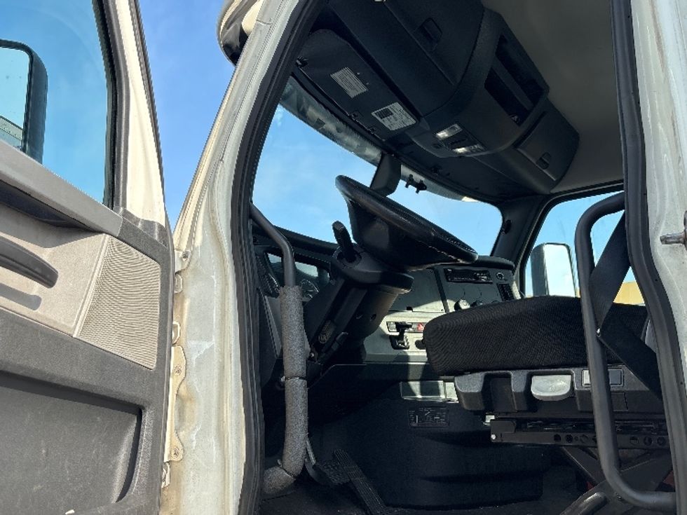 Day Cab Tractor-Heavy Duty Tractors-Freightliner-2020-T12664ST-Burlington-NJ-493,535\n\t\tmiles-$ 40,500 - Image 9
