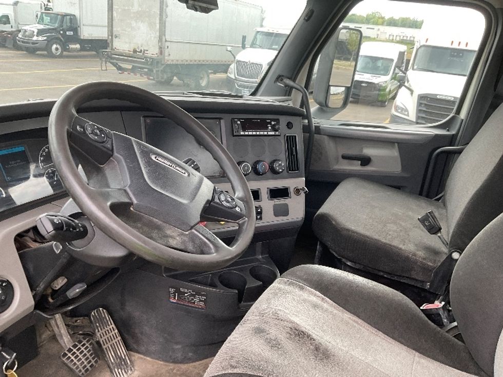 Day Cab Tractor-Heavy Duty Tractors-Freightliner-2020-T12664ST-Byron Center-MI-271,385\n\t\tmiles-$ 69,500 - Image 10