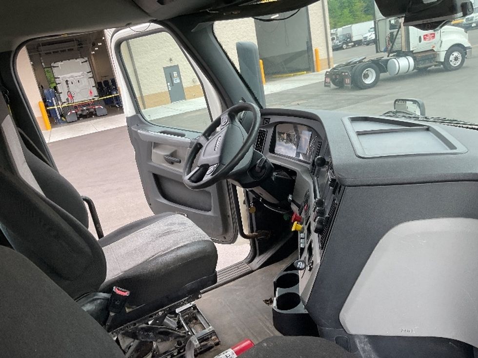 Day Cab Tractor-Heavy Duty Tractors-Freightliner-2020-T12664ST-Byron Center-MI-271,385\n\t\tmiles-$ 69,500 - Image 14