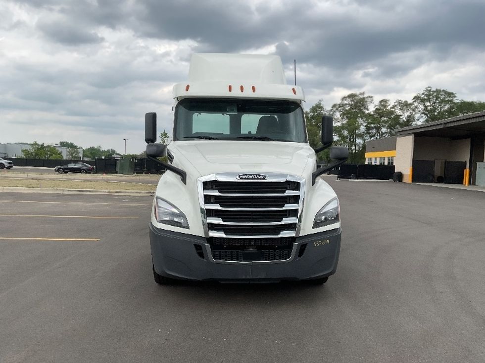 Day Cab Tractor-Heavy Duty Tractors-Freightliner-2020-T12664ST-Byron Center-MI-271,385\n\t\tmiles-$ 69,500 - Image 2