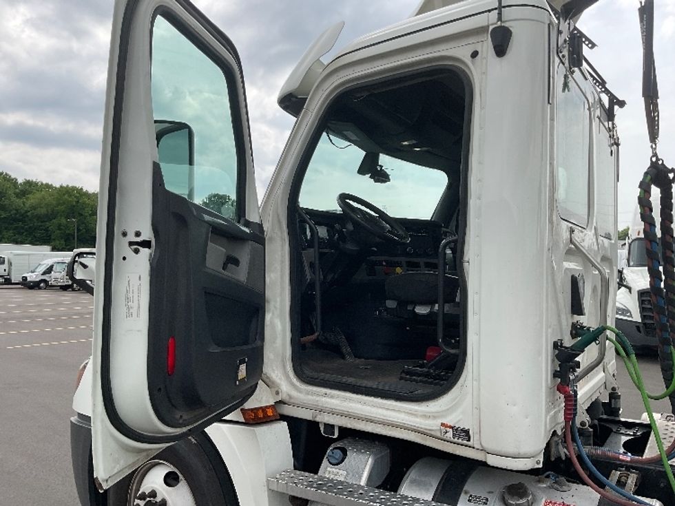 Day Cab Tractor-Heavy Duty Tractors-Freightliner-2020-T12664ST-Byron Center-MI-271,385\n\t\tmiles-$ 69,500 - Image 9