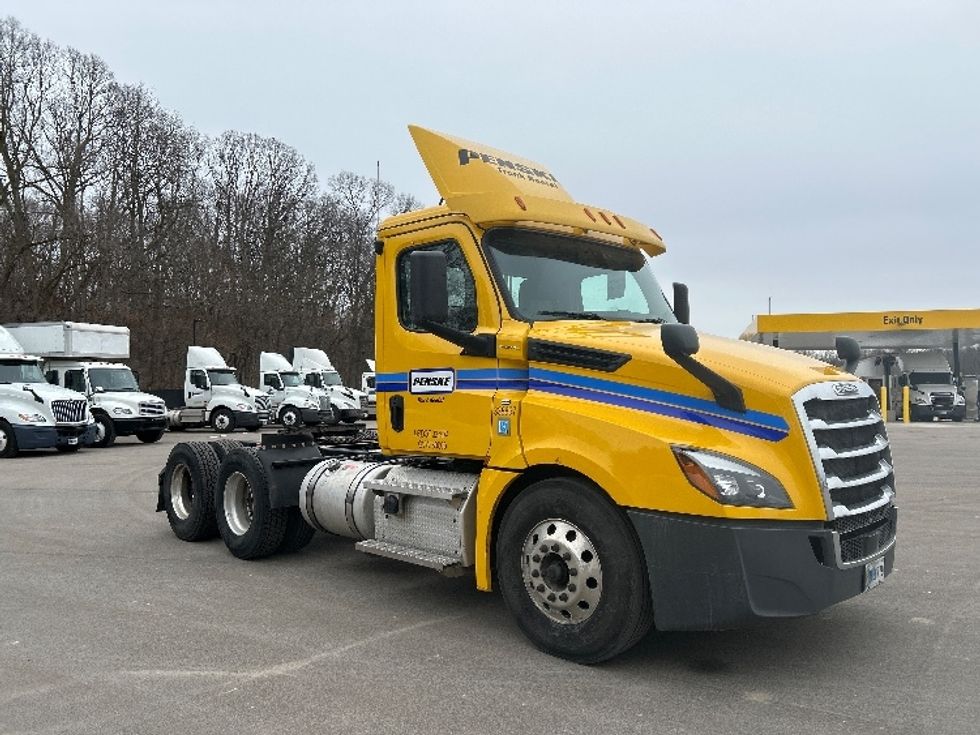 Day Cab Tractor-Heavy Duty Tractors-Freightliner-2020-T12664ST-Byron Center-MI-274,892\n\t\tmiles-$ 55,500 - Image 1