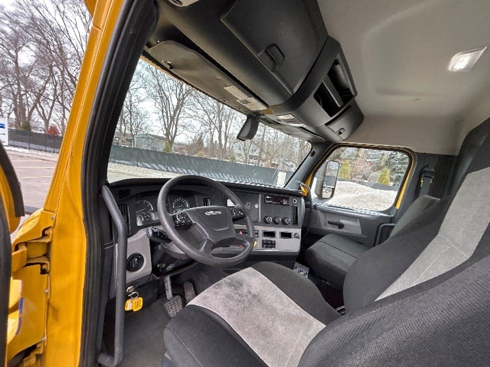 Day Cab Tractor-Heavy Duty Tractors-Freightliner-2020-T12664ST-Byron Center-MI-274,892\n\t\tmiles-$ 55,500 - Image 10