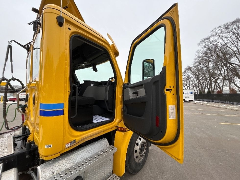 Day Cab Tractor-Heavy Duty Tractors-Freightliner-2020-T12664ST-Byron Center-MI-274,892\n\t\tmiles-$ 55,500 - Image 12