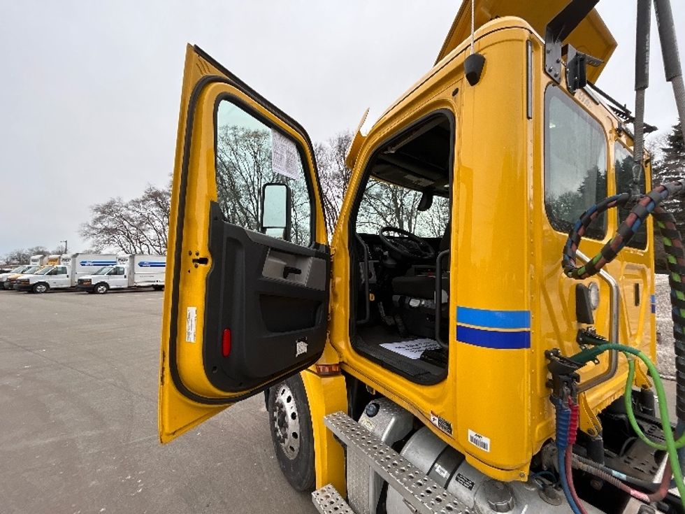 Day Cab Tractor-Heavy Duty Tractors-Freightliner-2020-T12664ST-Byron Center-MI-274,892\n\t\tmiles-$ 55,500 - Image 9