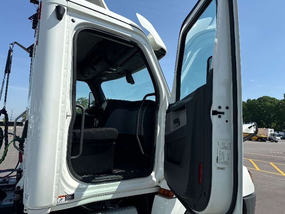 Day Cab Tractor-Heavy Duty Tractors-Freightliner-2020-T12664ST-Byron Center-MI-292,243\n\t\tmiles-$ 55,500 - Image 12