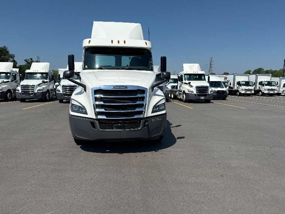 Day Cab Tractor-Heavy Duty Tractors-Freightliner-2020-T12664ST-Byron Center-MI-292,243\n\t\tmiles-$ 55,500 - Image 2