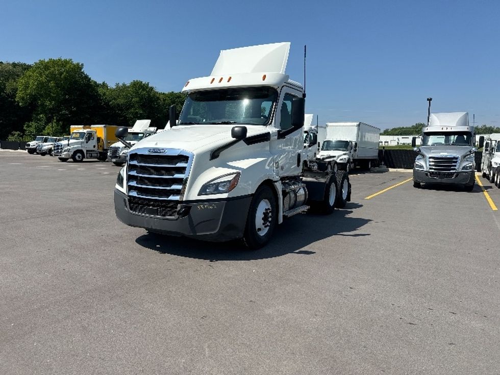 Day Cab Tractor-Heavy Duty Tractors-Freightliner-2020-T12664ST-Byron Center-MI-292,243\n\t\tmiles-$ 55,500 - Image 3