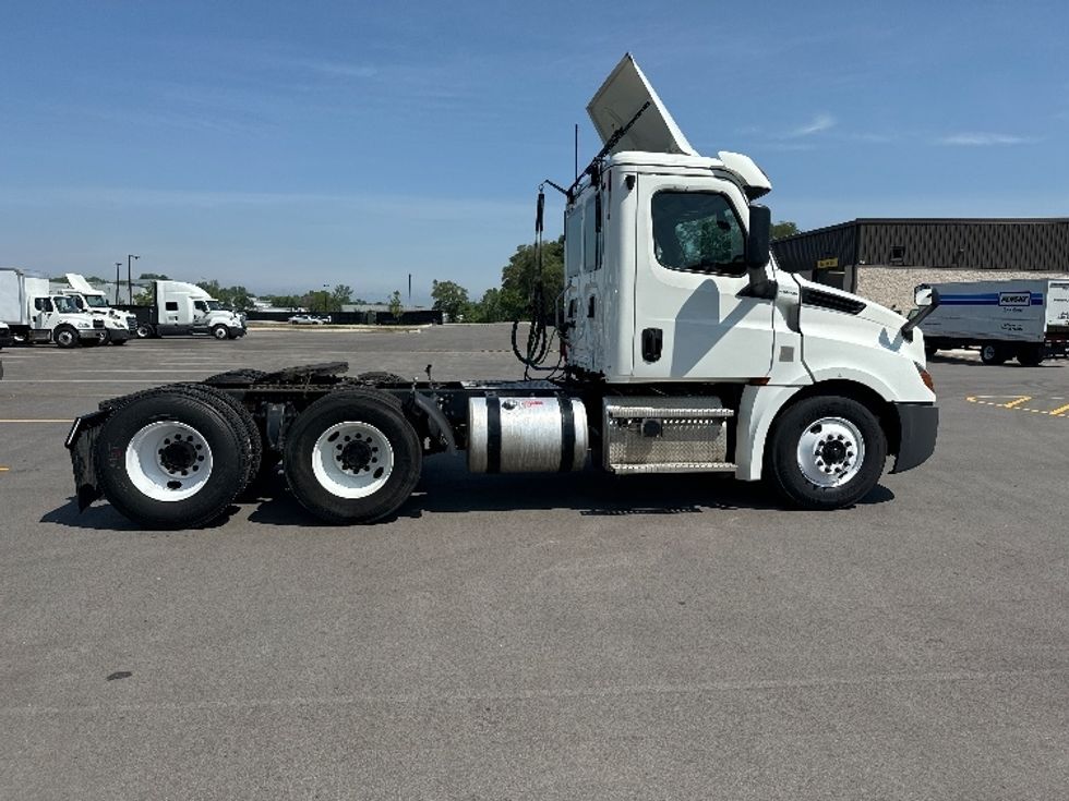 Day Cab Tractor-Heavy Duty Tractors-Freightliner-2020-T12664ST-Byron Center-MI-292,243\n\t\tmiles-$ 55,500 - Image 8