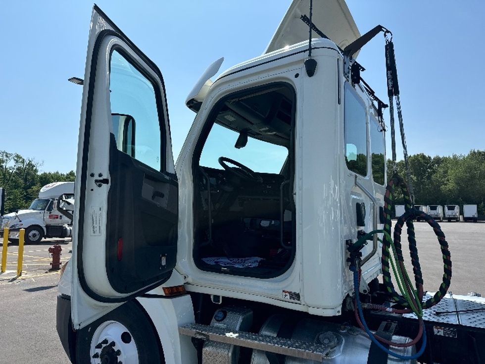 Day Cab Tractor-Heavy Duty Tractors-Freightliner-2020-T12664ST-Byron Center-MI-292,243\n\t\tmiles-$ 55,500 - Image 9