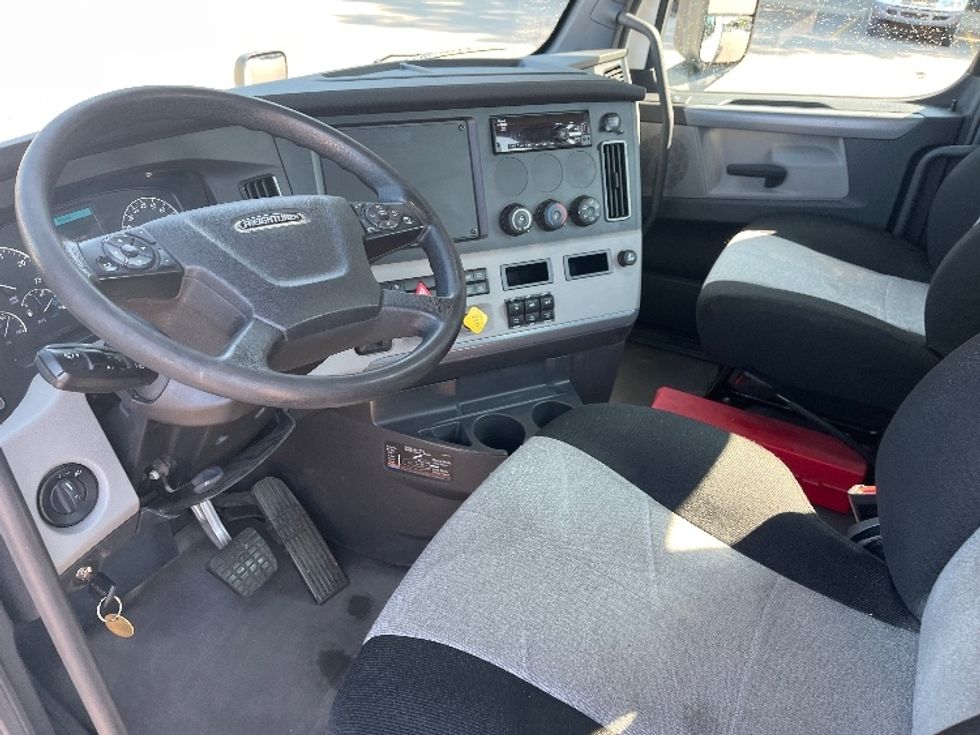 Day Cab Tractor-Heavy Duty Tractors-Freightliner-2020-T12664ST-Byron Center-MI-347,342\n\t\tmiles-$ 53,750 - Image 10