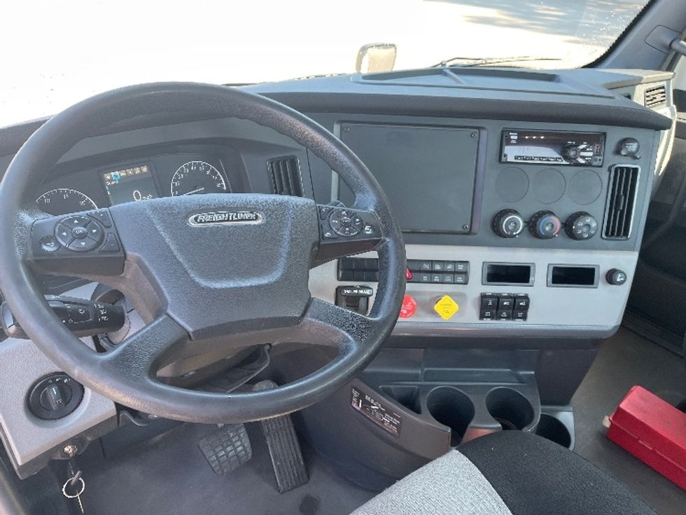 Day Cab Tractor-Heavy Duty Tractors-Freightliner-2020-T12664ST-Byron Center-MI-347,342\n\t\tmiles-$ 53,750 - Image 11