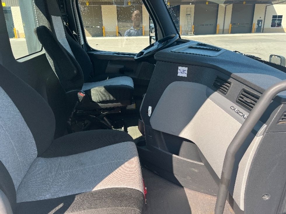 Day Cab Tractor-Heavy Duty Tractors-Freightliner-2020-T12664ST-Byron Center-MI-347,342\n\t\tmiles-$ 53,750 - Image 14