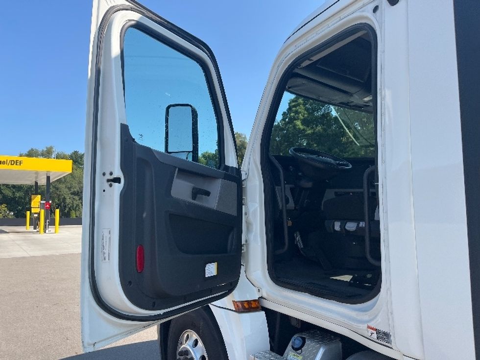 Day Cab Tractor-Heavy Duty Tractors-Freightliner-2020-T12664ST-Byron Center-MI-347,342\n\t\tmiles-$ 53,750 - Image 9