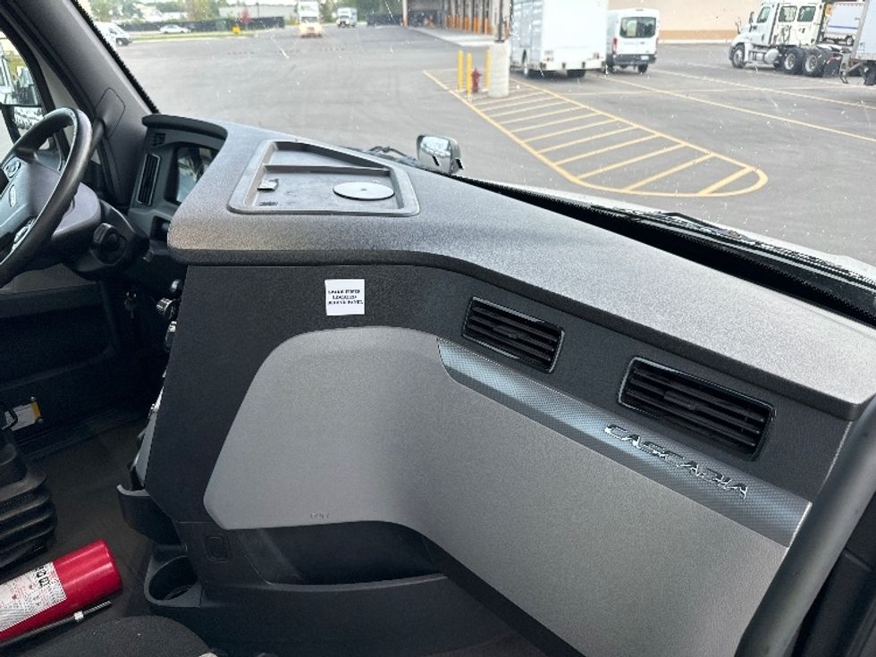 Day Cab Tractor-Heavy Duty Tractors-Freightliner-2020-T12664ST-Byron Center-MI-632,906\n\t\tmiles-$ 32,250 - Image 13