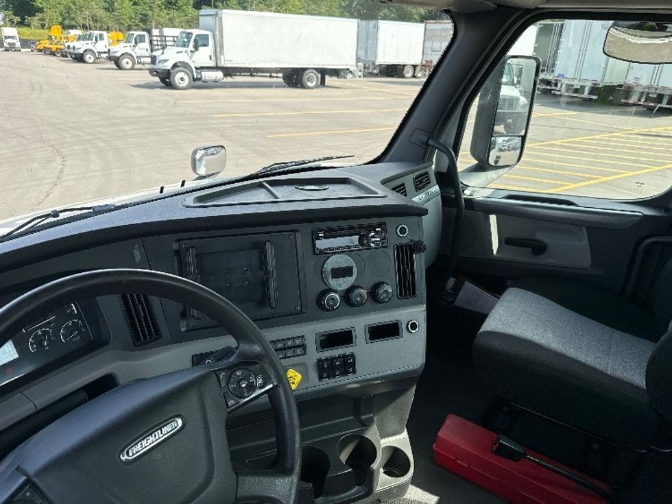 Day Cab Tractor-Heavy Duty Tractors-Freightliner-2020-T12664ST-Byron Center-MI-640,895\n\t\tmiles-$ 32,250 - Image 10
