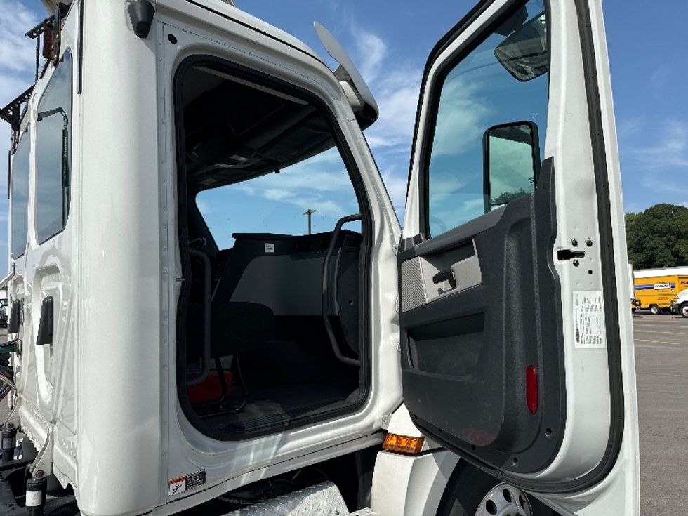 Day Cab Tractor-Heavy Duty Tractors-Freightliner-2020-T12664ST-Byron Center-MI-640,895\n\t\tmiles-$ 32,250 - Image 11