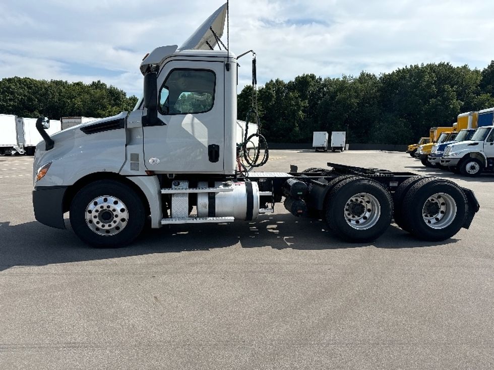 Day Cab Tractor-Heavy Duty Tractors-Freightliner-2020-T12664ST-Byron Center-MI-640,895\n\t\tmiles-$ 32,250 - Image 4