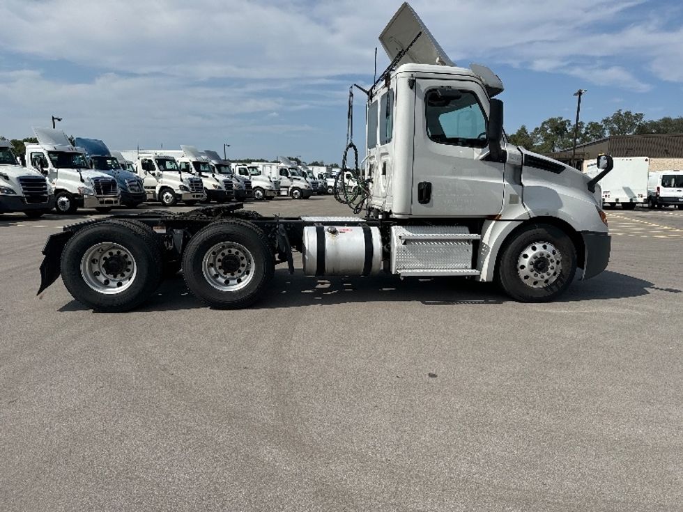 Day Cab Tractor-Heavy Duty Tractors-Freightliner-2020-T12664ST-Byron Center-MI-640,895\n\t\tmiles-$ 32,250 - Image 8