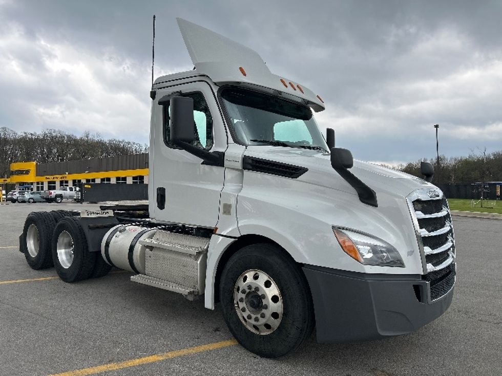 Day Cab Tractor-Heavy Duty Tractors-Freightliner-2020-T12664ST-Byron Center-MI-744,544\n\t\tmiles-$ 28,750 - Image 1