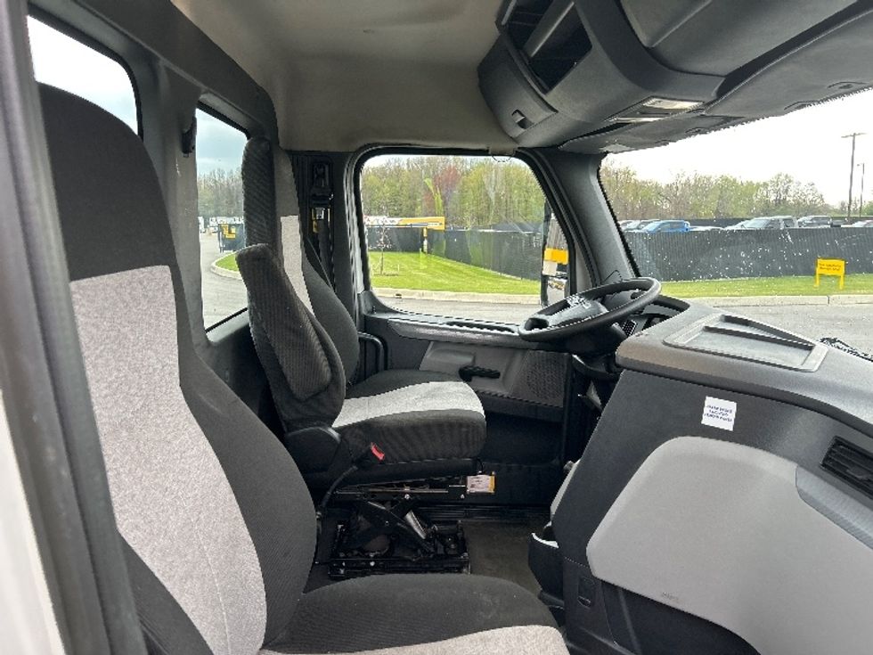 Day Cab Tractor-Heavy Duty Tractors-Freightliner-2020-T12664ST-Byron Center-MI-744,544\n\t\tmiles-$ 28,750 - Image 14