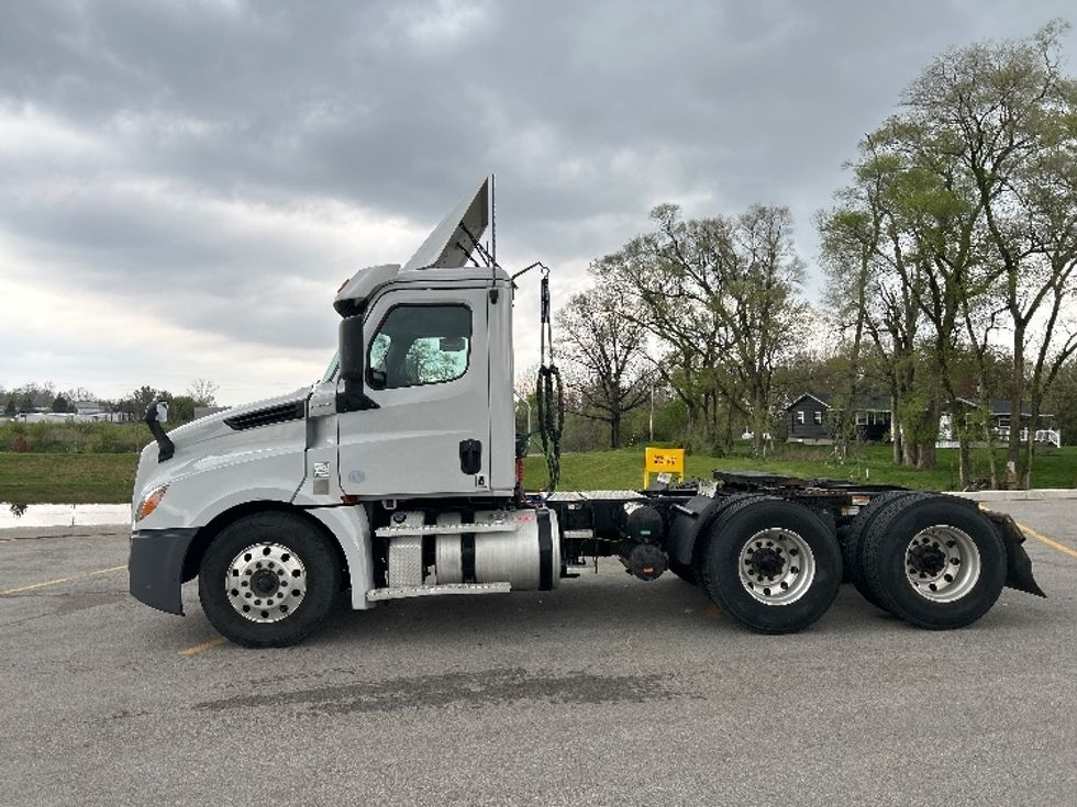 Day Cab Tractor-Heavy Duty Tractors-Freightliner-2020-T12664ST-Byron Center-MI-744,544\n\t\tmiles-$ 28,750 - Image 4