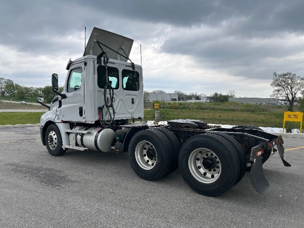 Day Cab Tractor-Heavy Duty Tractors-Freightliner-2020-T12664ST-Byron Center-MI-744,544\n\t\tmiles-$ 28,750 - Image 5