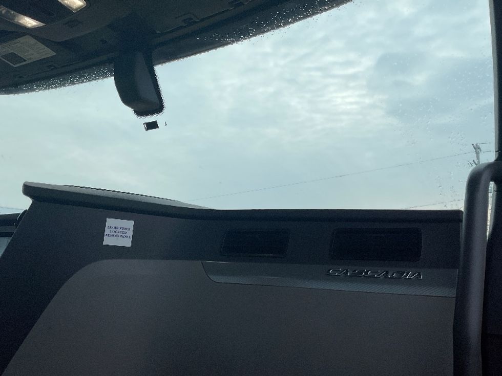 Day Cab Tractor-Heavy Duty Tractors-Freightliner-2020-T12664ST-Cadillac-MI-368,484\n\t\tmiles-$ 47,750 - Image 13