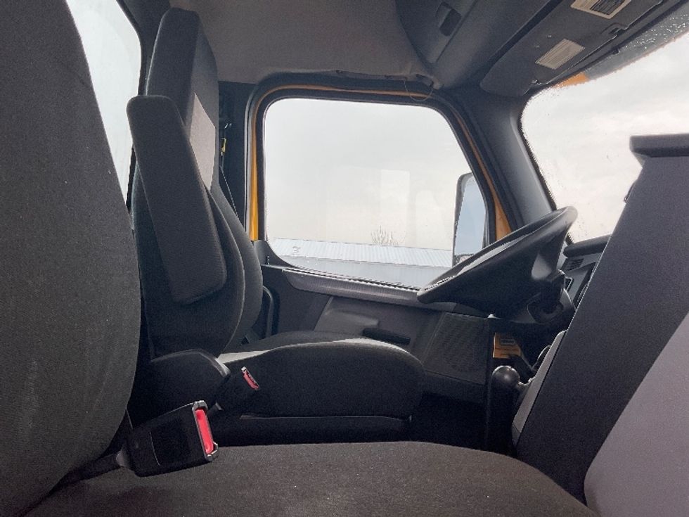 Day Cab Tractor-Heavy Duty Tractors-Freightliner-2020-T12664ST-Cadillac-MI-368,484\n\t\tmiles-$ 47,750 - Image 14