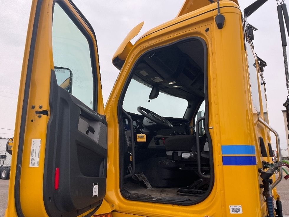 Day Cab Tractor-Heavy Duty Tractors-Freightliner-2020-T12664ST-Cadillac-MI-368,484\n\t\tmiles-$ 47,750 - Image 9