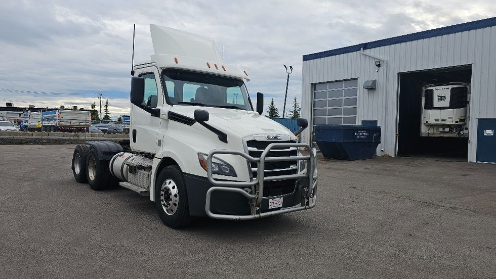 Day Cab Tractor-Heavy Duty Tractors-Freightliner-2020-T12664ST-Calgary-AB-408,045\n\t\tkm-$ 82,250 - Image 1