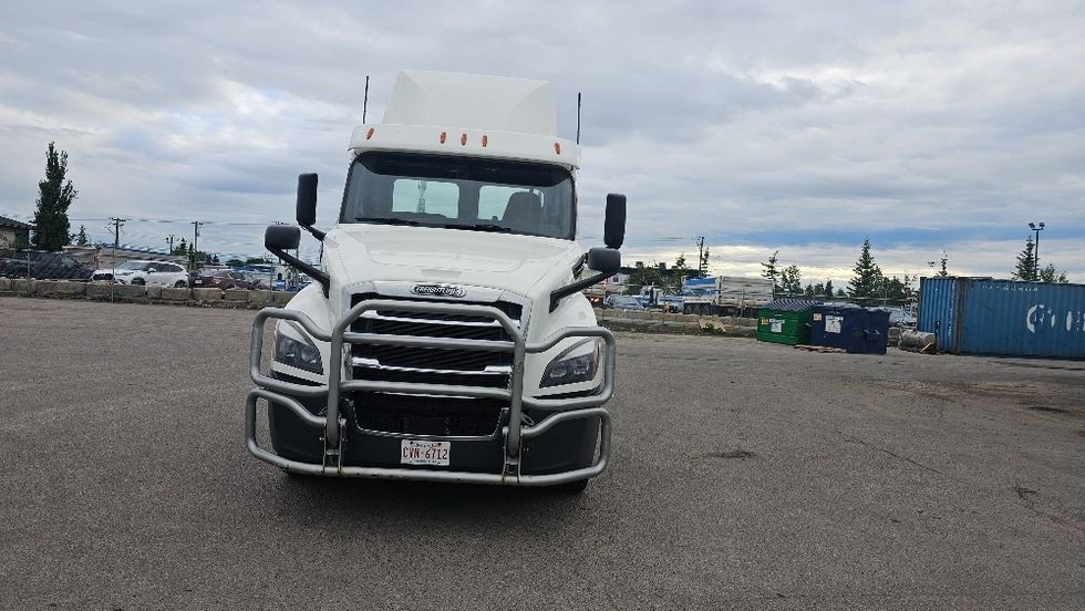 Day Cab Tractor-Heavy Duty Tractors-Freightliner-2020-T12664ST-Calgary-AB-408,045\n\t\tkm-$ 82,250 - Image 2
