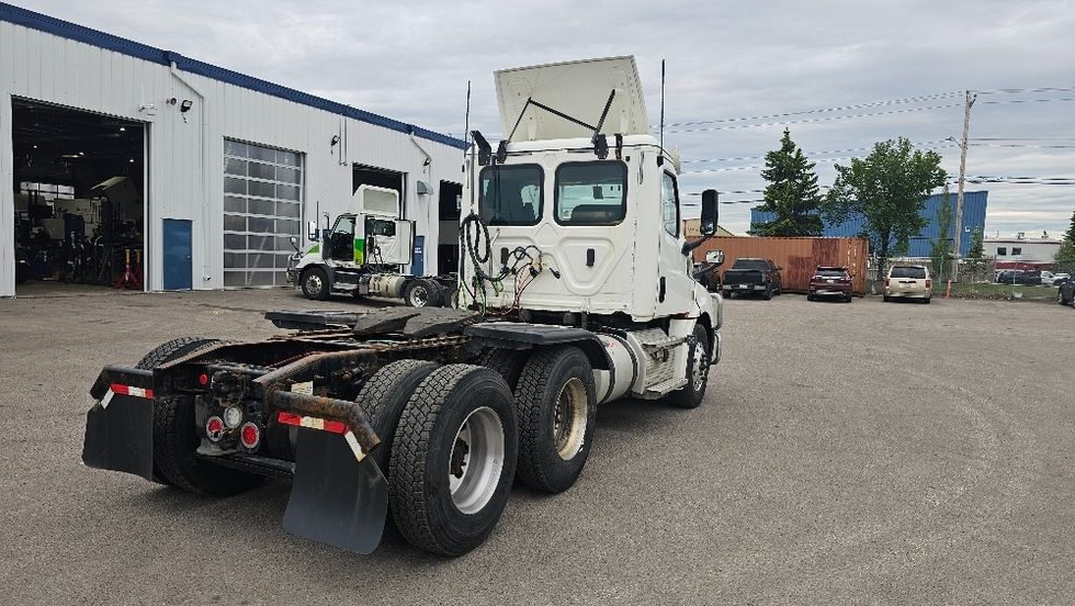 Day Cab Tractor-Heavy Duty Tractors-Freightliner-2020-T12664ST-Calgary-AB-408,045\n\t\tkm-$ 82,250 - Image 7