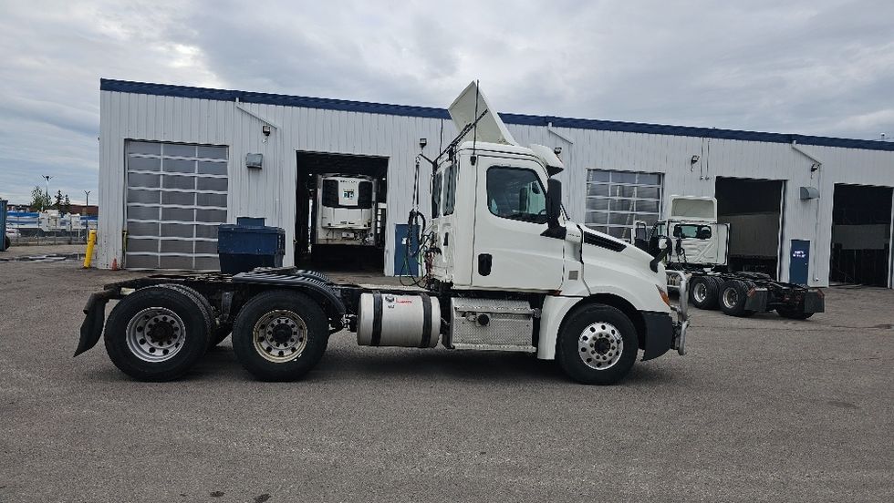 Day Cab Tractor-Heavy Duty Tractors-Freightliner-2020-T12664ST-Calgary-AB-408,045\n\t\tkm-$ 82,250 - Image 8