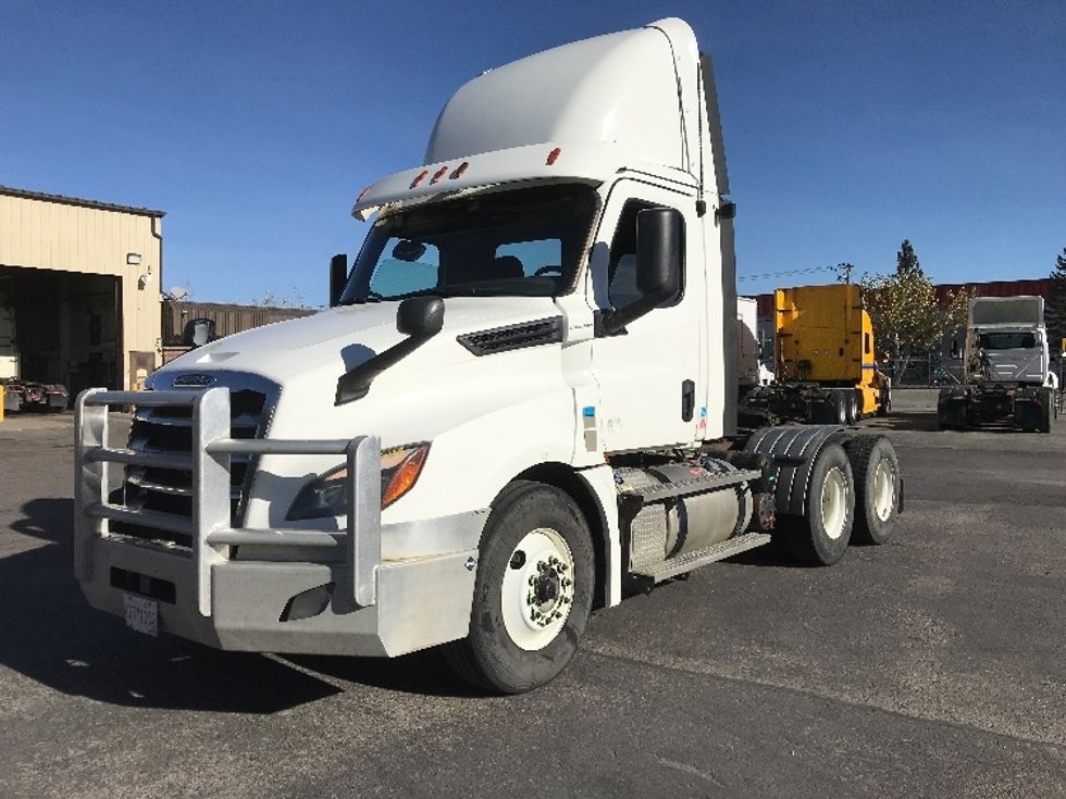 Day Cab Tractor-Heavy Duty Tractors-Freightliner-2020-T12664ST-Calgary-AB-736,001\n\t\tkm-$ 55,000 - Image 1