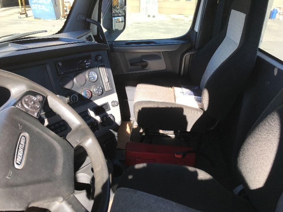 Day Cab Tractor-Heavy Duty Tractors-Freightliner-2020-T12664ST-Calgary-AB-736,001\n\t\tkm-$ 55,000 - Image 10