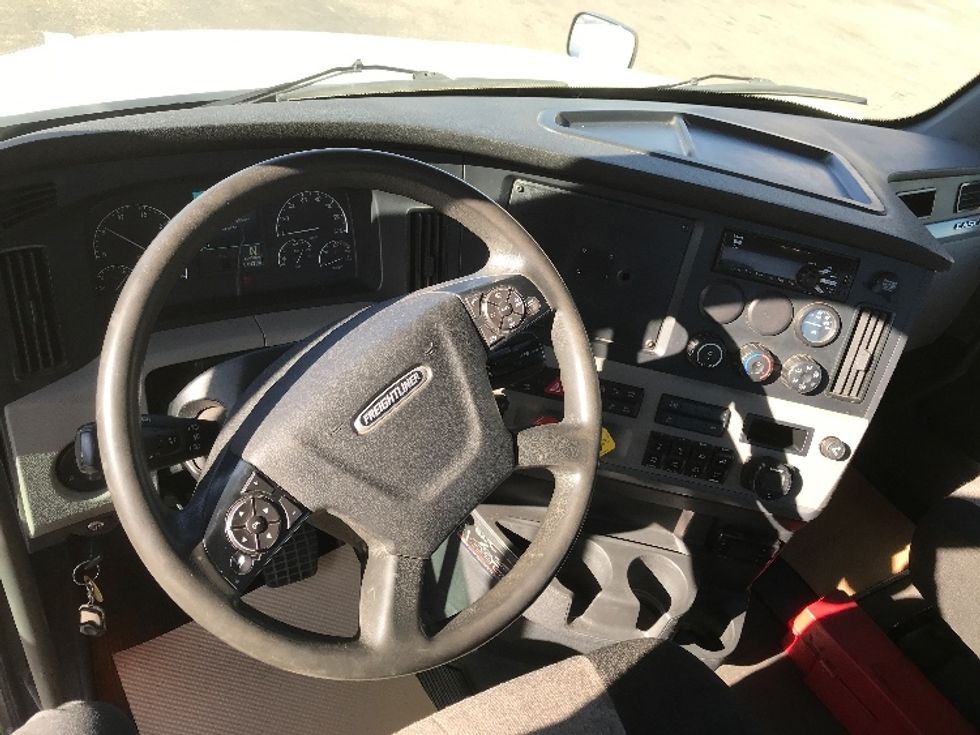 Day Cab Tractor-Heavy Duty Tractors-Freightliner-2020-T12664ST-Calgary-AB-736,001\n\t\tkm-$ 55,000 - Image 11