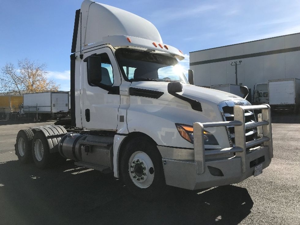 Day Cab Tractor-Heavy Duty Tractors-Freightliner-2020-T12664ST-Calgary-AB-736,001\n\t\tkm-$ 55,000 - Image 3